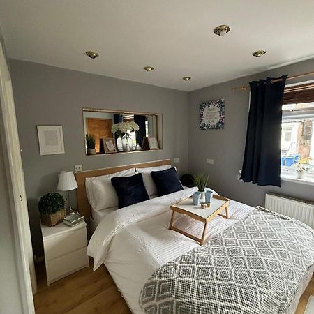 Amazing En-Suite Apartment In Finchley Central Londra Dış mekan fotoğraf