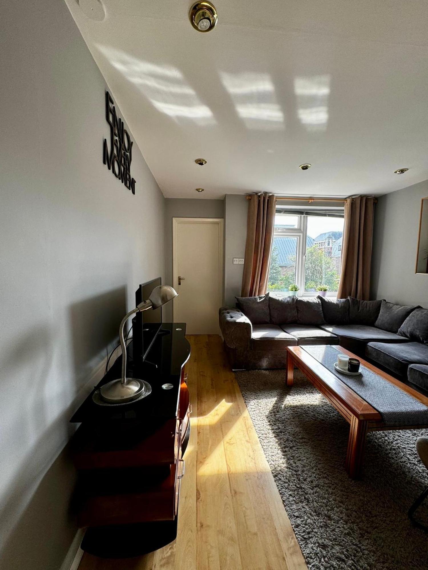 Amazing En-Suite Apartment In Finchley Central Londra Dış mekan fotoğraf