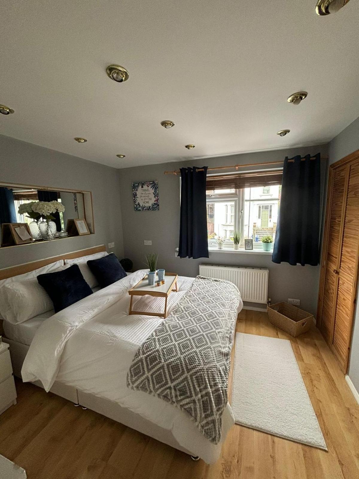 Amazing En-Suite Apartment In Finchley Central Londra Dış mekan fotoğraf