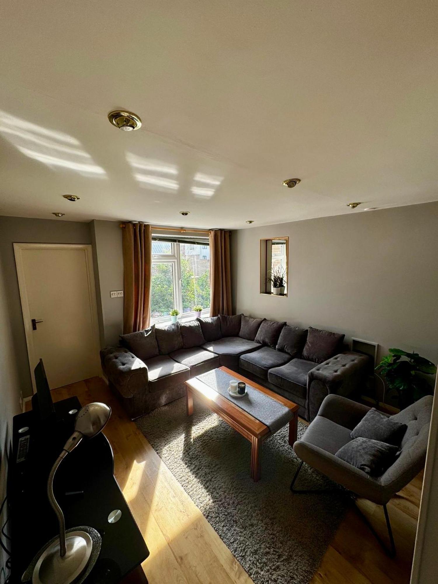 Amazing En-Suite Apartment In Finchley Central Londra Dış mekan fotoğraf