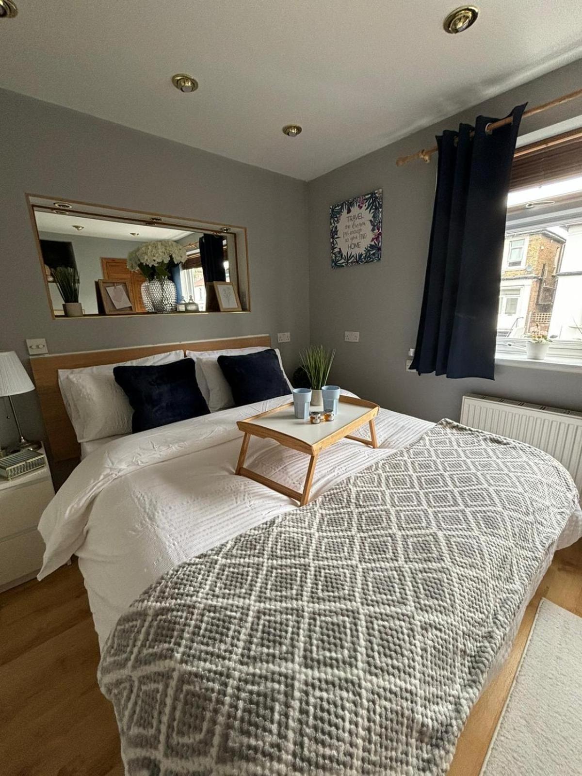 Amazing En-Suite Apartment In Finchley Central Londra Dış mekan fotoğraf