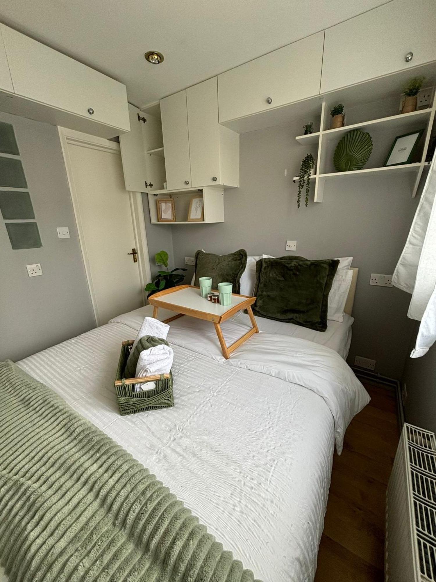 Amazing En-Suite Apartment In Finchley Central Londra Dış mekan fotoğraf