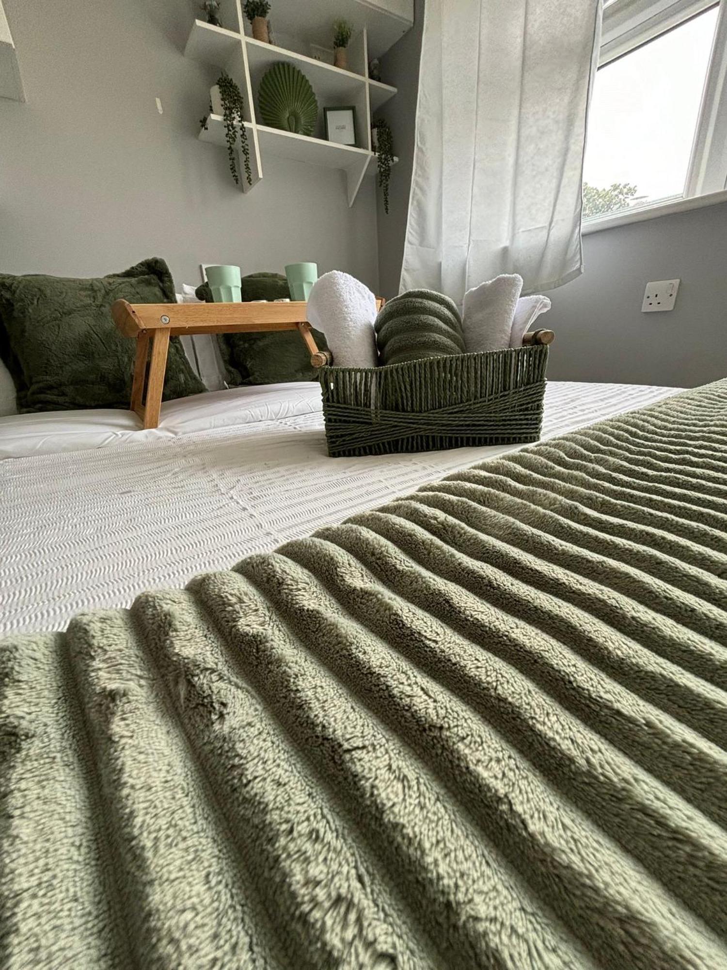 Amazing En-Suite Apartment In Finchley Central Londra Dış mekan fotoğraf