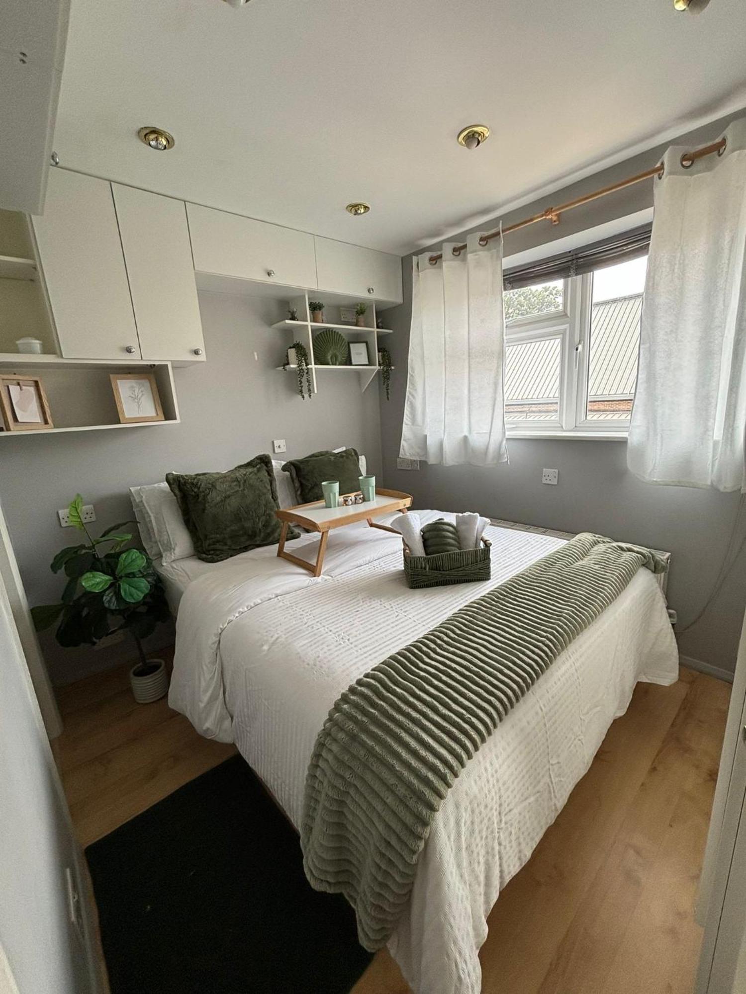 Amazing En-Suite Apartment In Finchley Central Londra Dış mekan fotoğraf